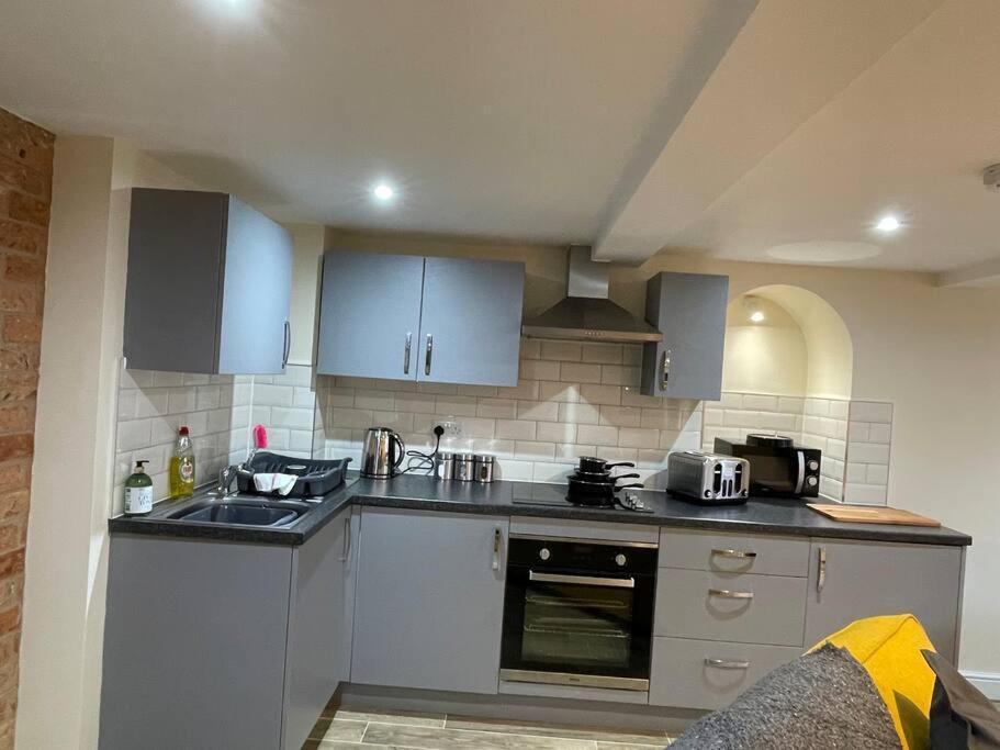 Newark upon Trent 1 Hatton House 2 Bedroom 2 Bathroom Spacious Basement Flat מראה חיצוני תמונה